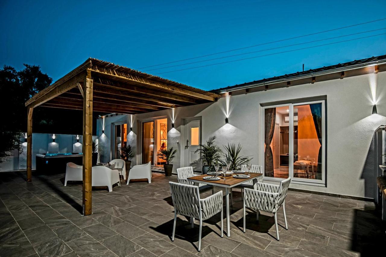 Jacuzzi Deluxe Villa Скала-Сотірос Екстер'єр фото
