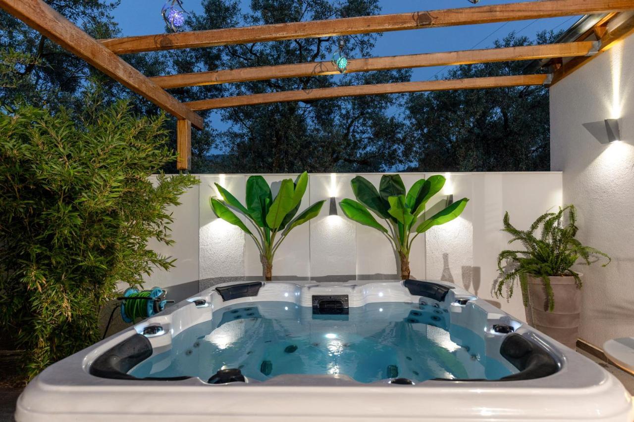 Jacuzzi Deluxe Villa Скала-Сотірос Екстер'єр фото