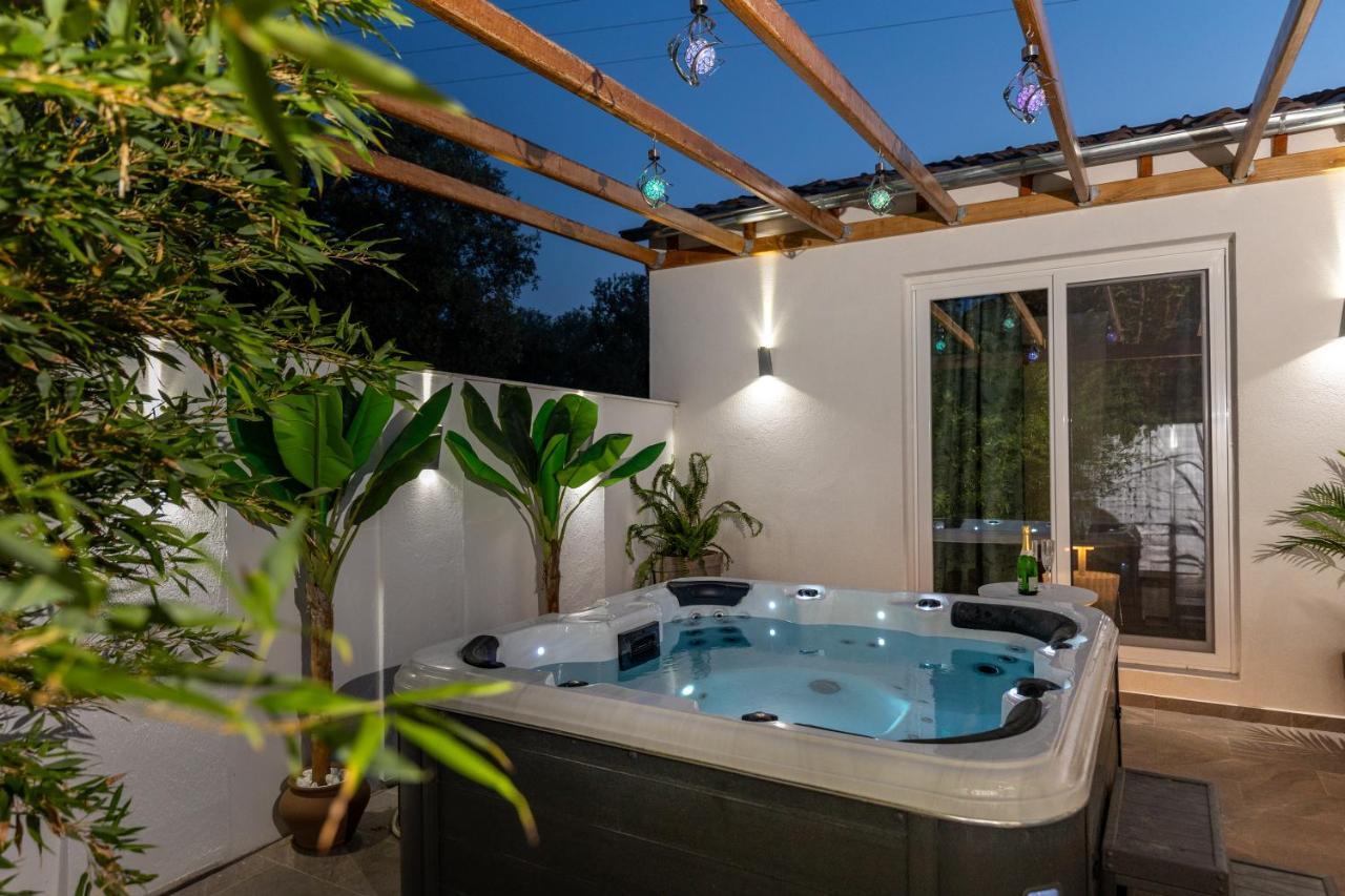 Jacuzzi Deluxe Villa Скала-Сотірос Екстер'єр фото